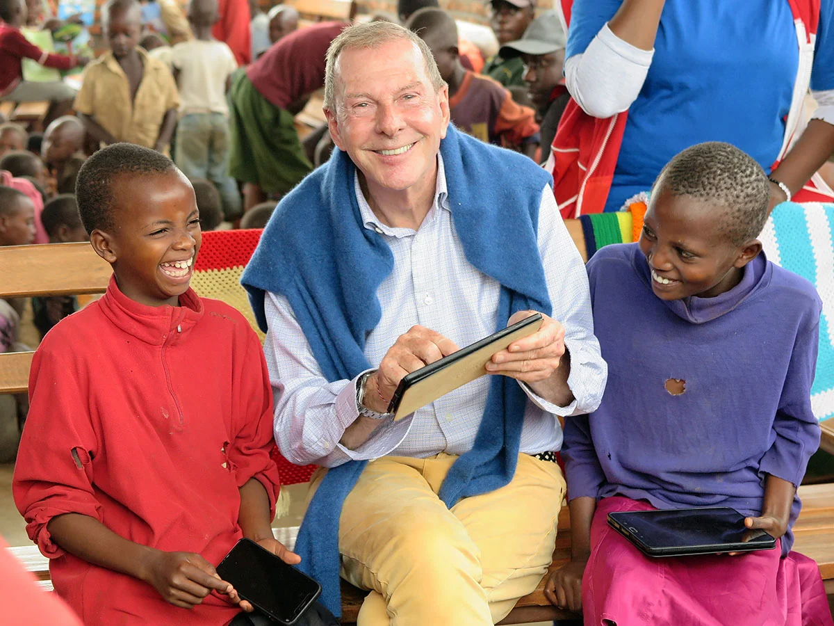 Kurt Aeschbacher im Flüchtlingslager Mahama